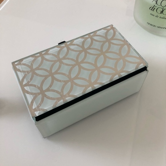 Jewelry box - Picture 3 of 5